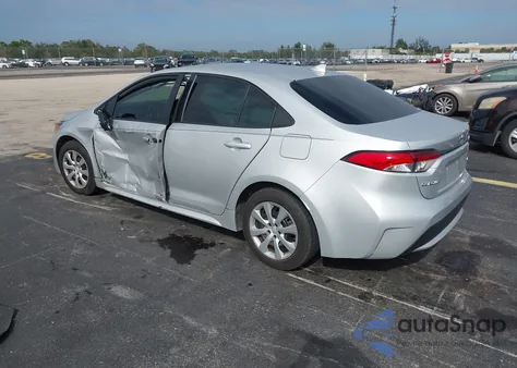 2020 Toyota Corolla Le z USA, uszkodzony, nr VIN 5YFEPRAE6LP083895